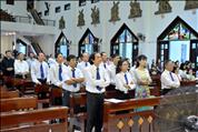 Các thành viên ban MVTT hạt Phú Thọ và cộng đoàn tham dự Thánh lễ
