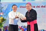 Chủ tịch Hội đồng Giám mục Việt Nam rời hội trường