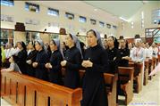 Các nữ tu và cộng đoàn Gx. Tân Phú tham dự Thánh lễ