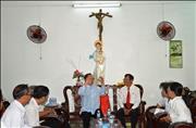 Linh mục Phanxicô Xavie Nguyễn Đức Quỳnh chia sẻ, trò chuyện với các thành viên