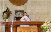 Linh mục chủ tế thực hiện nghi thức nhập lễ