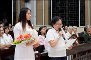 Bà Elizabeth Đặng Thị Hiếu - Trưởng Ban Caritas, Gx Tân Hương - đã đại diện cảm ơn