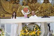 Ban Caritas gửi đến Lm chánh xứ bó hoa tươi thắm thay lời cảm ơn