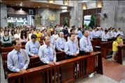 Ban Tự Nguyện và cộng đoàn tham dự thánh lễ
