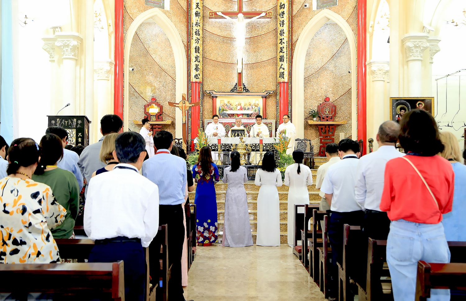 Doanh-nhan-cong-giao11