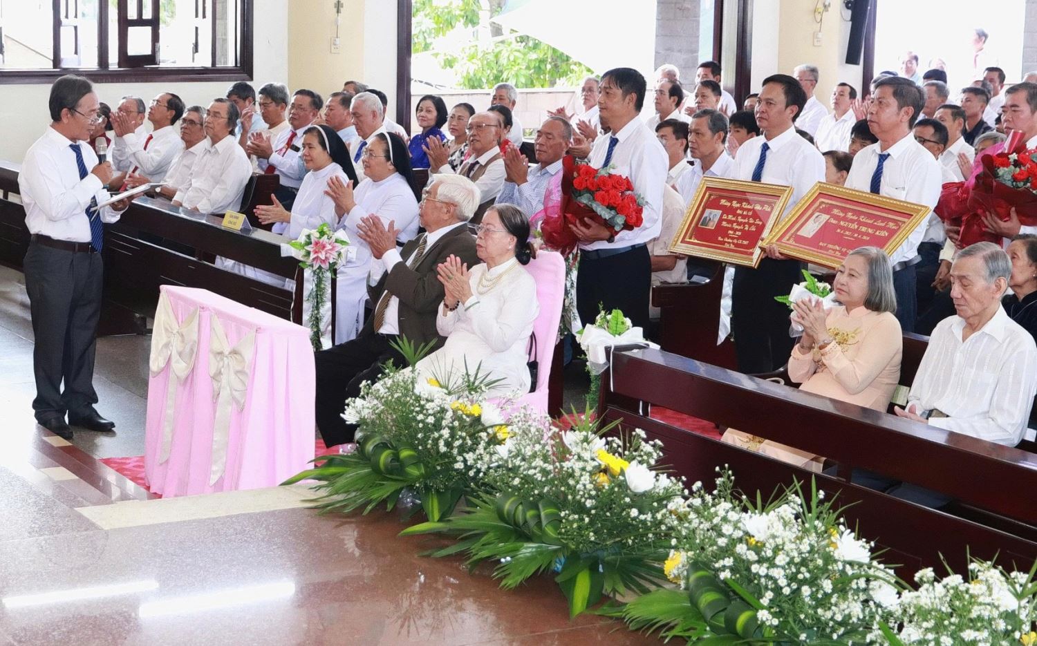 Ngan-khanh-Lm-Chanh-xu-Trung-My-Tay (10)