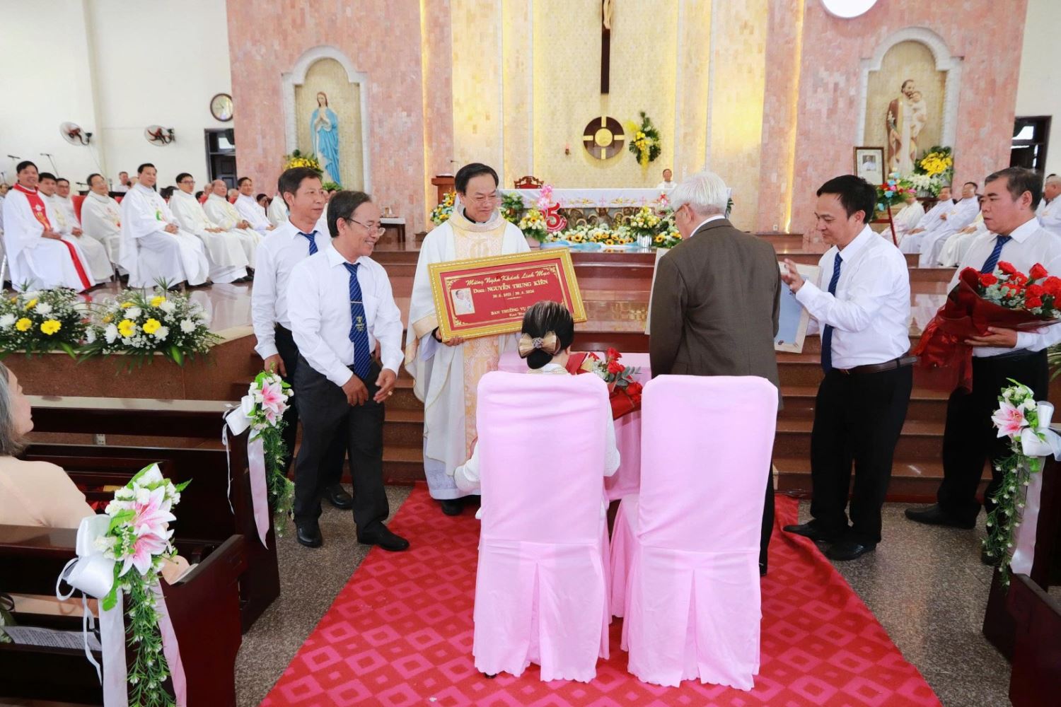 Ngan-khanh-Lm-Chanh-xu-Trung-My-Tay (9)