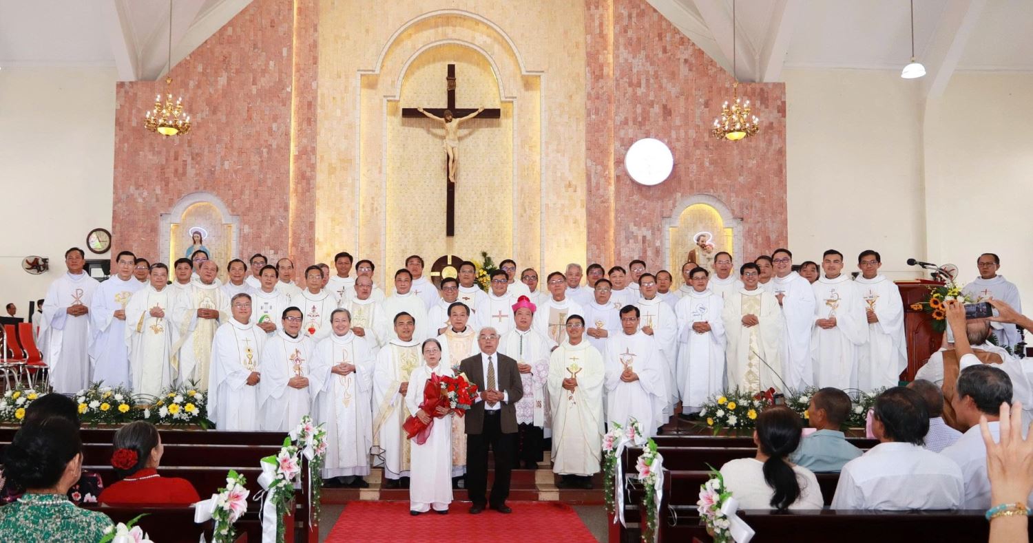 Ngan-khanh-Lm-Chanh-xu-Trung-My-Tay (14)