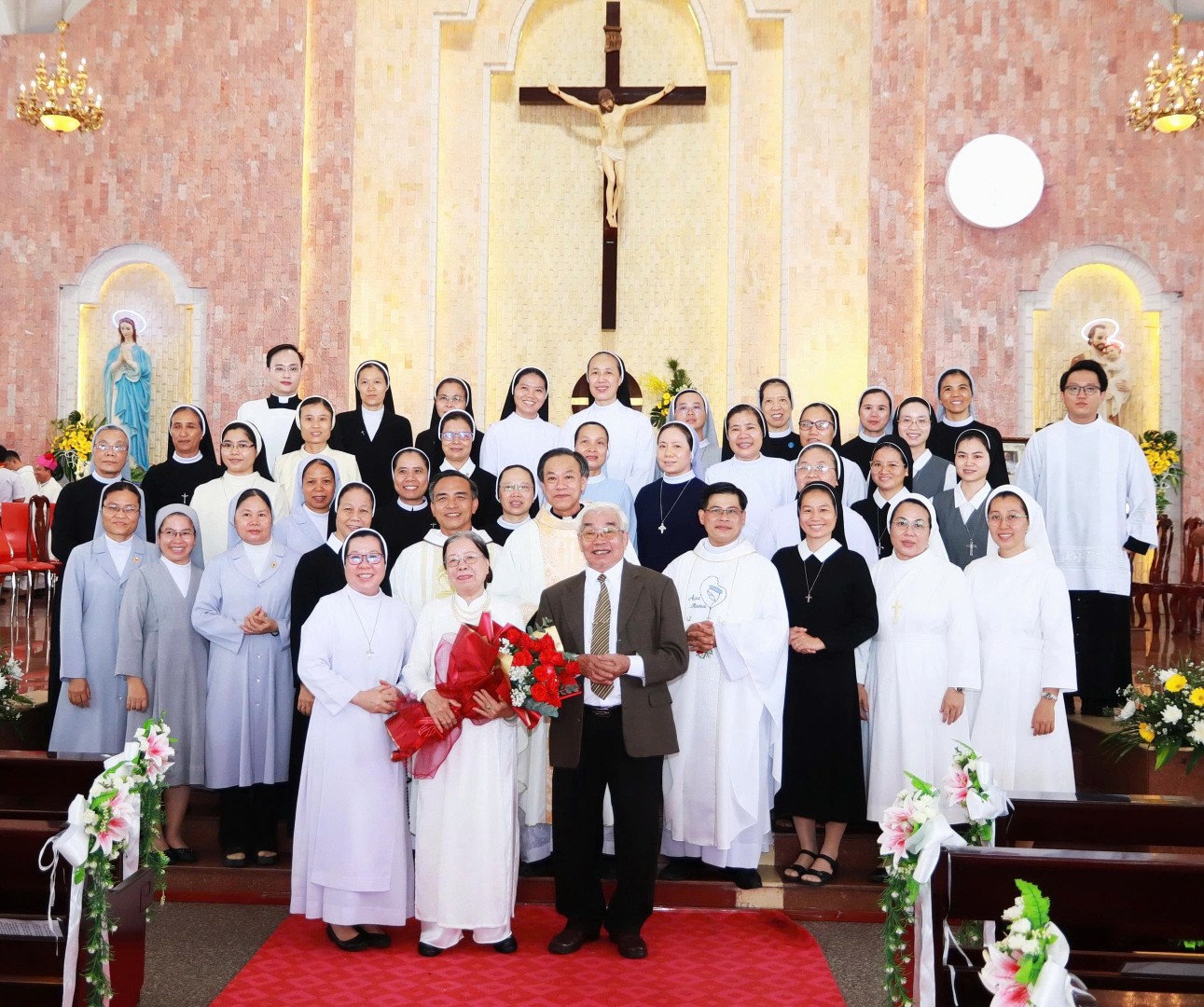 Ngan-khanh-Lm-Chanh-xu-Trung-My-Tay (16)