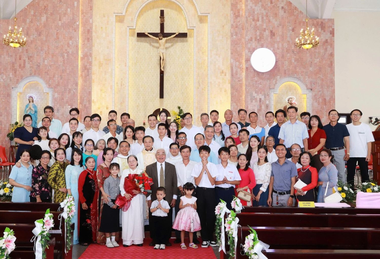 Ngan-khanh-Lm-Chanh-xu-Trung-My-Tay (15)