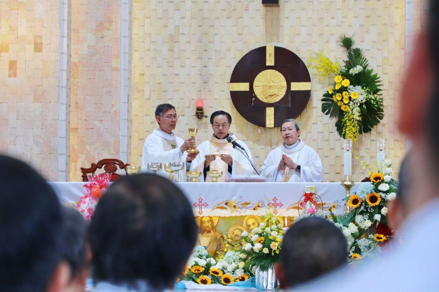 Ngan-khanh-Lm-Chanh-xu-Trung-My-Tay (7)