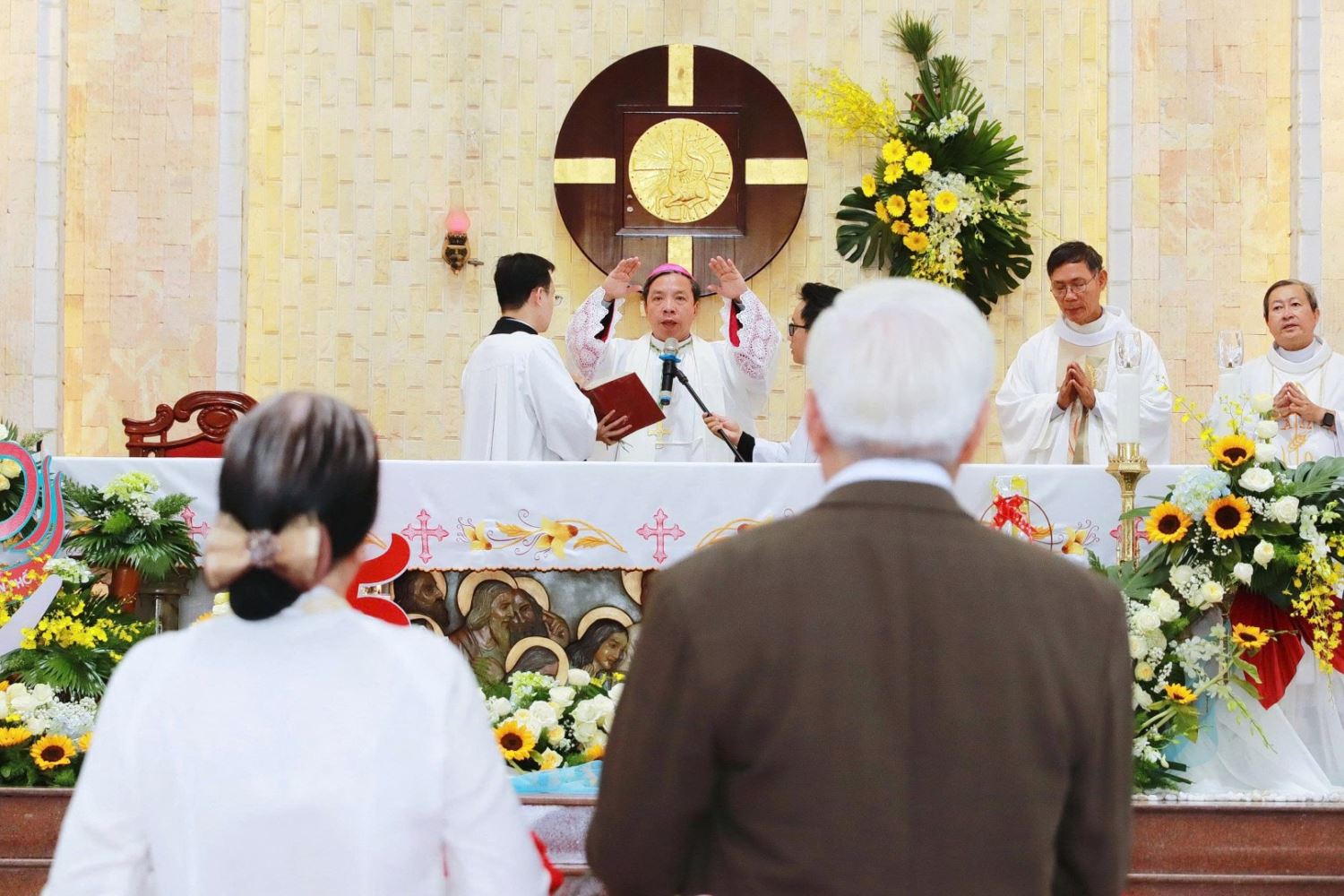 Ngan-khanh-Lm-Chanh-xu-Trung-My-Tay (12)