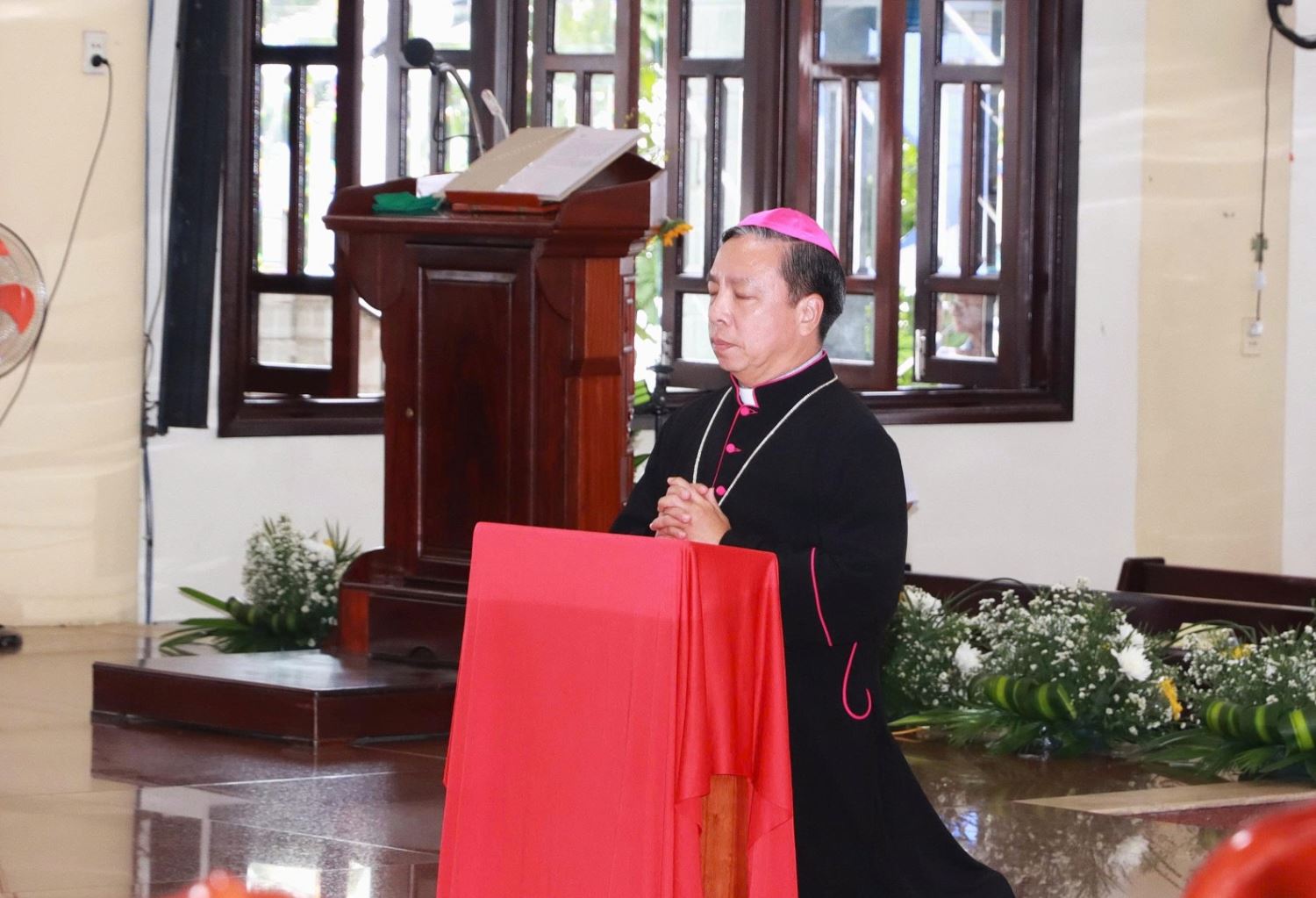Ngan-khanh-Lm-Chanh-xu-Trung-My-Tay (2)