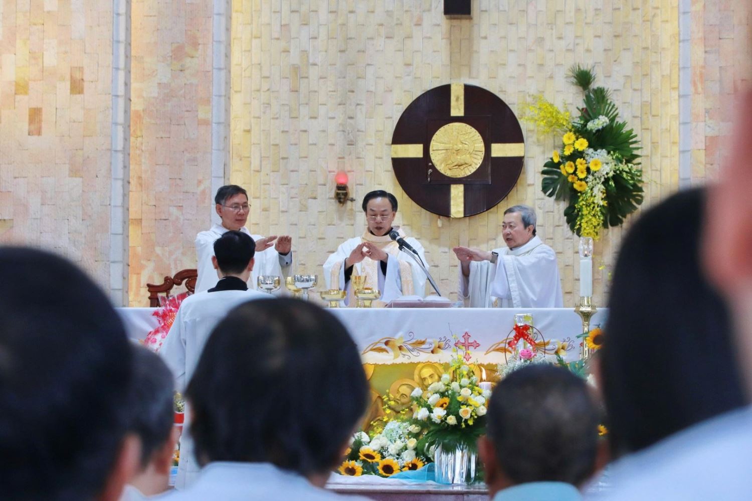 Ngan-khanh-Lm-Chanh-xu-Trung-My-Tay (6)