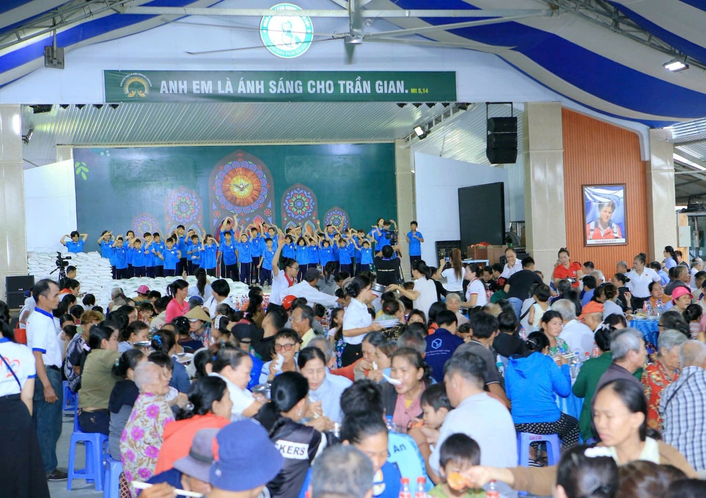 Vinh-Loc-bua-com-nhan-ai (5)