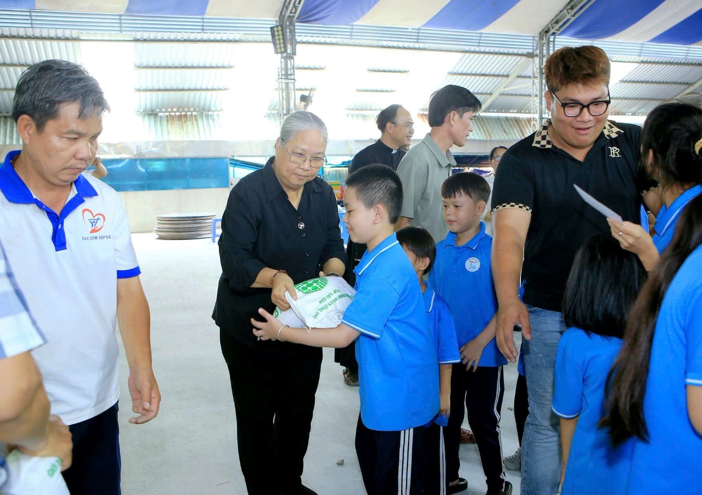 Vinh-Loc-bua-com-nhan-ai (4)