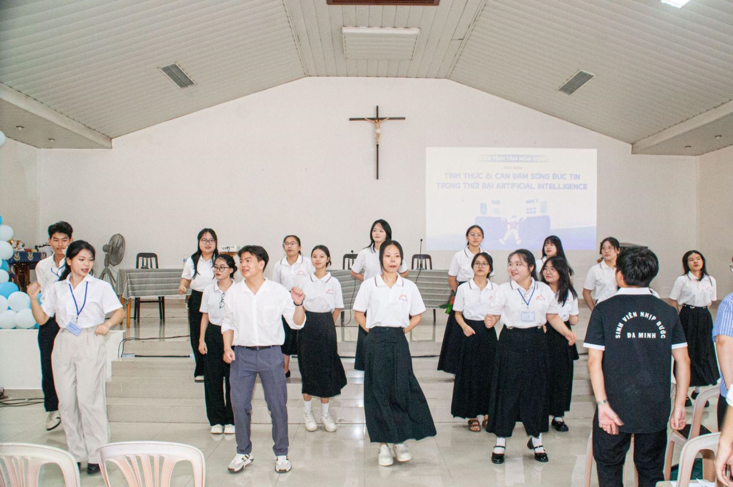 Sinh-vien-tinh-huan (3)