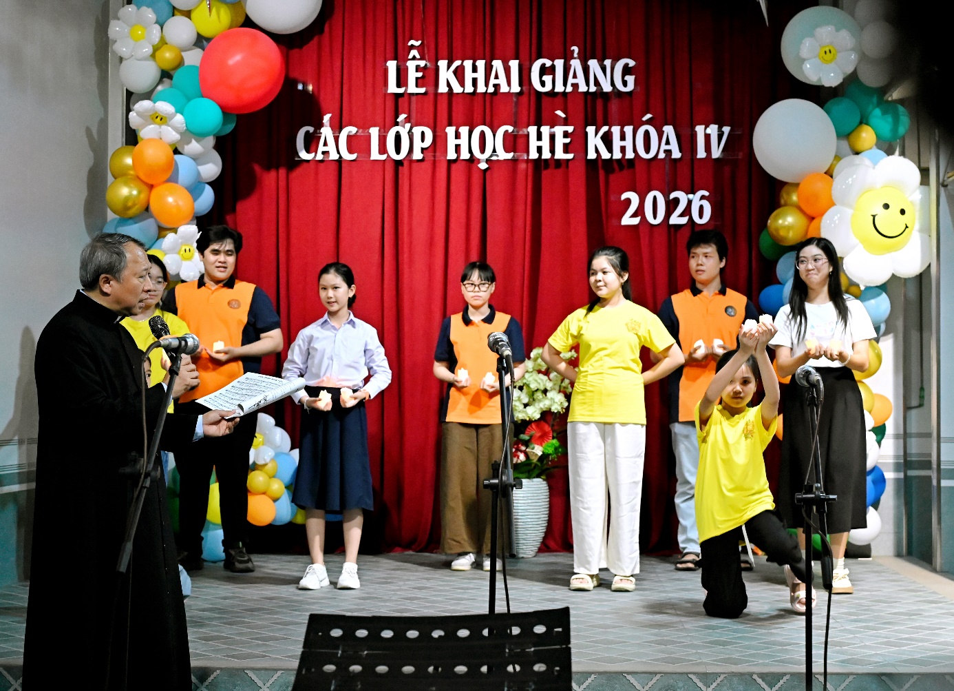 Tan-Phu-Hoa-khai-giang-lop-he (4)