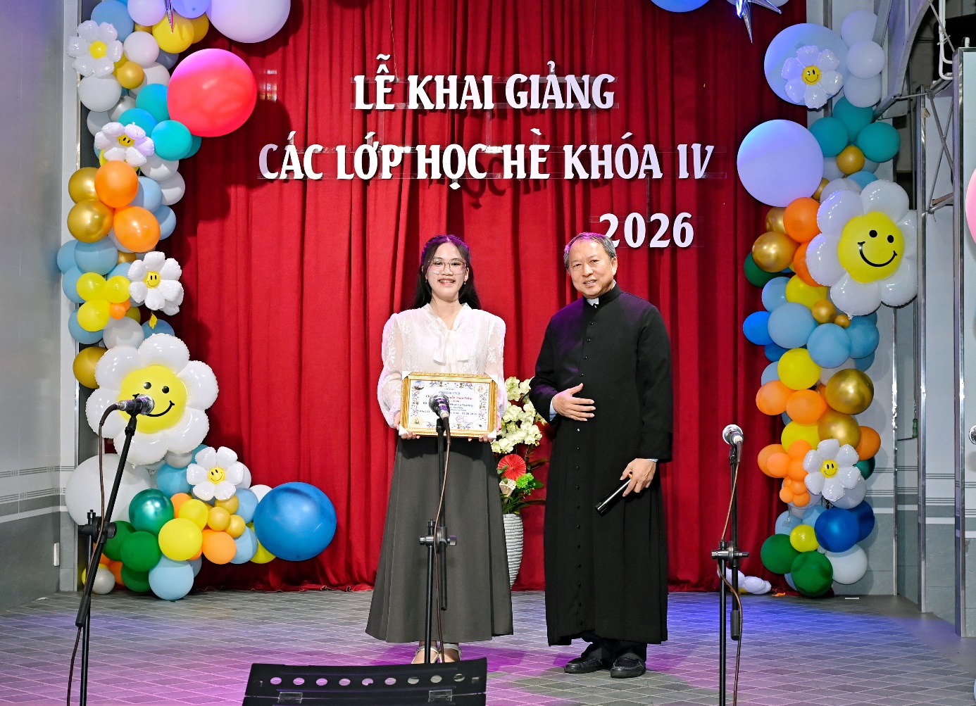 Tan-Phu-Hoa-khai-giang-lop-he (8)