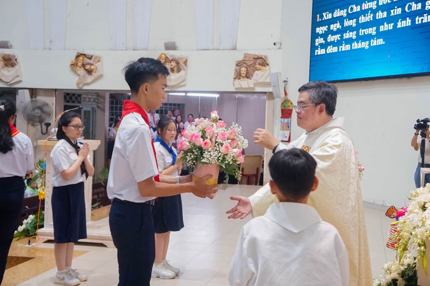 GX-Hoa-Hung-vui Trung-thu (2)