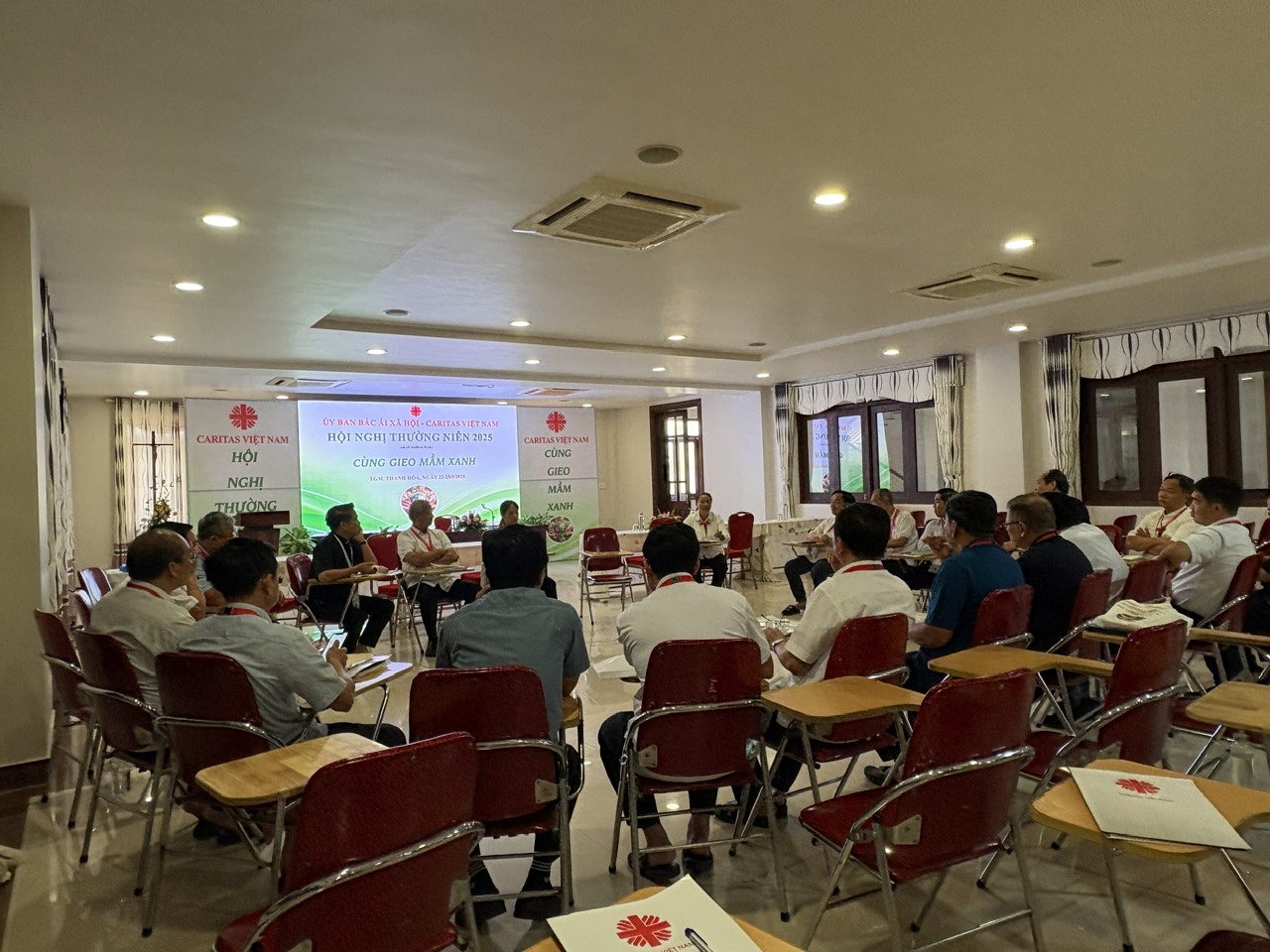 https://caritasvietnam.org/datafiles/img_data/images/z7045539247097_999a26deeb4e9481ab08fdefec8bf3b0.jpg