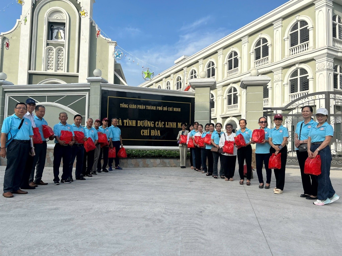 Xứ đoàn Phạt Tạ Thánh Tâm Chúa Giêsu giáo xứ Thạch Đà thăm các linh mục hưu dưỡng - 2025