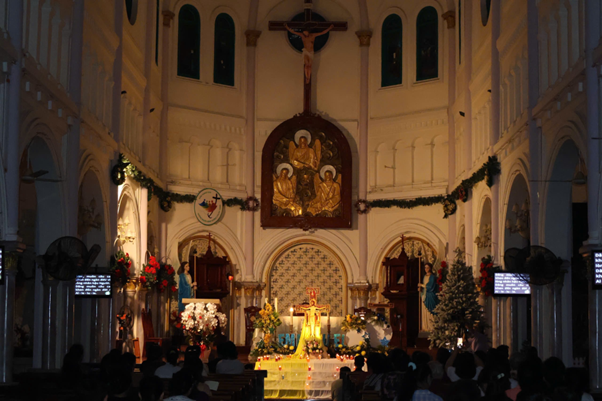 Giới trẻ giáo xứ Xóm Chiếu cầu nguyện Taizé