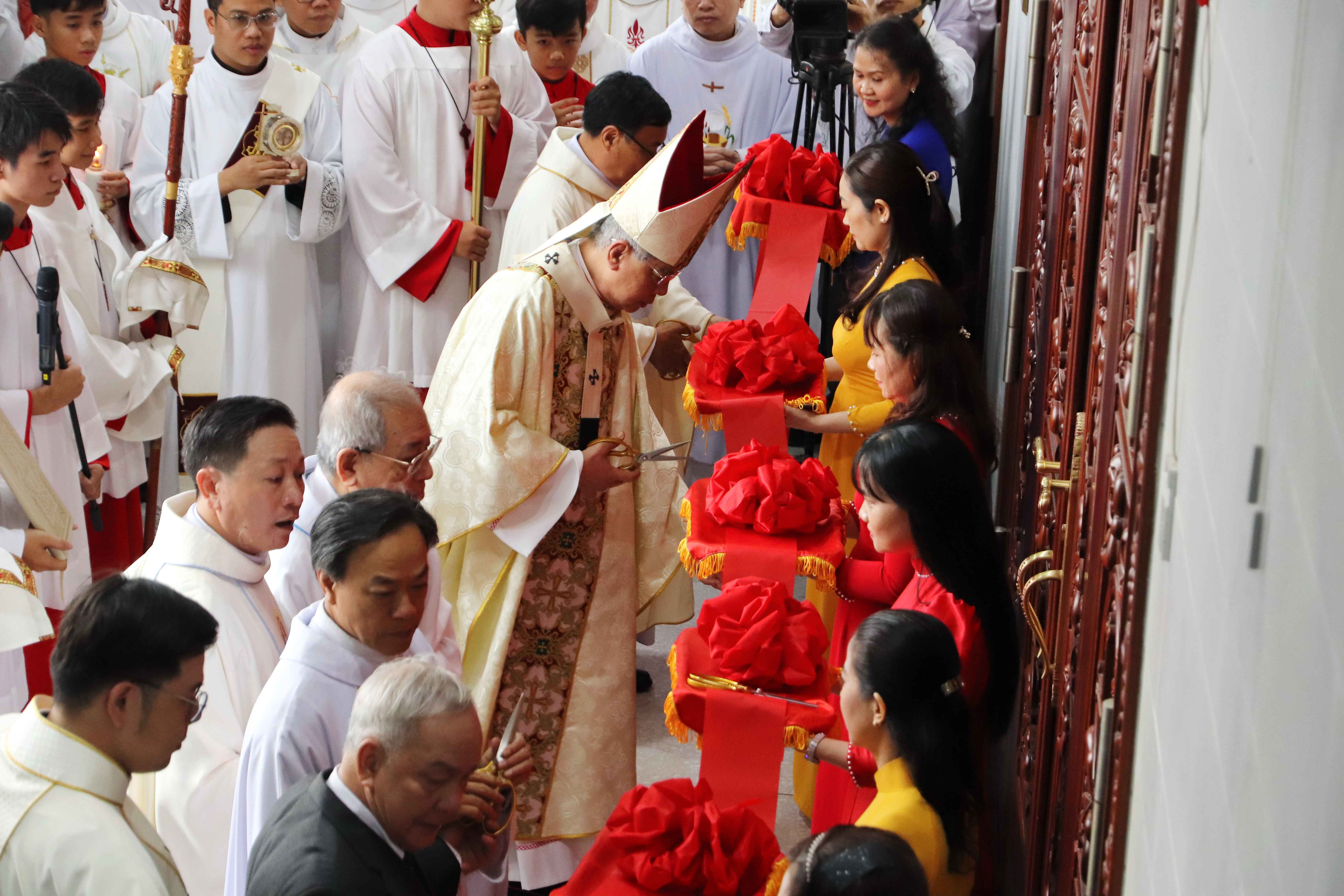 Giáo xứ Bà Điểm: Thánh lễ Khánh thành và Cung hiến Thánh đường