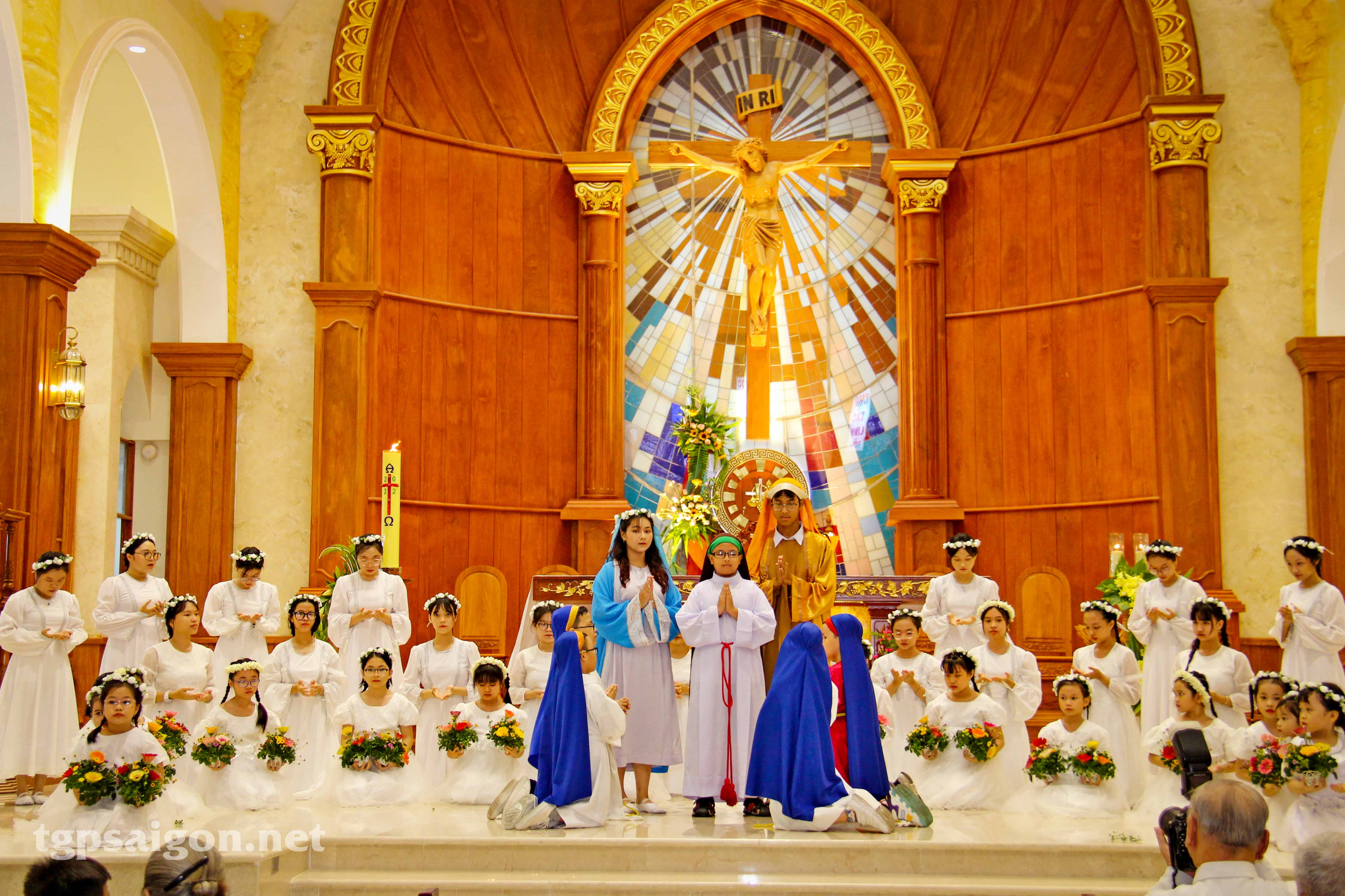 Giáo xứ Bùi Phát: lễ kính thánh Giuse Thợ và khai mạc tháng Hoa 2022