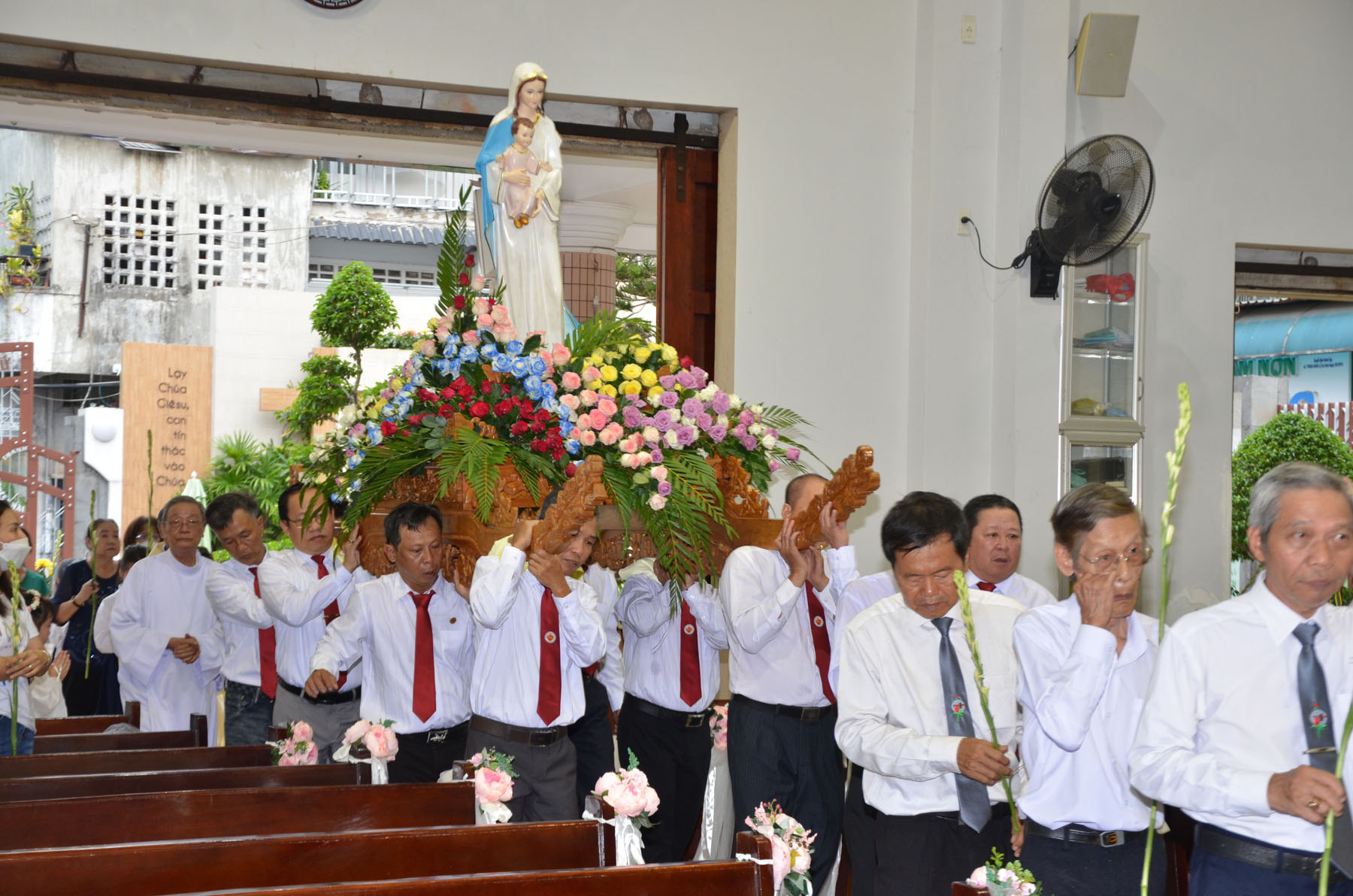 Giáo xứ Tân Việt: khai mạc tháng hoa