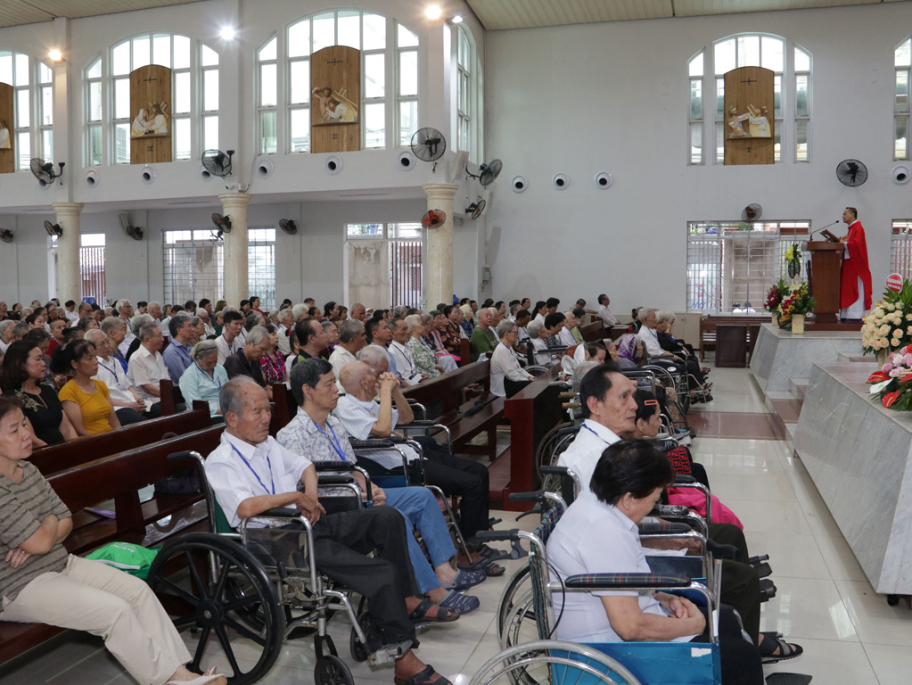 Giáo xứ Tân Việt: Thánh lễ cầu cho các bệnh nhân ngày 31-5-2020