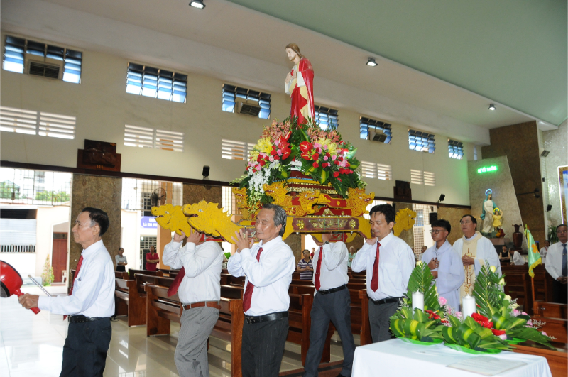 Giáo xứ Tân Phú: Gia Đình Phạt Tạ Thánh Tâm mừng bổn mạng