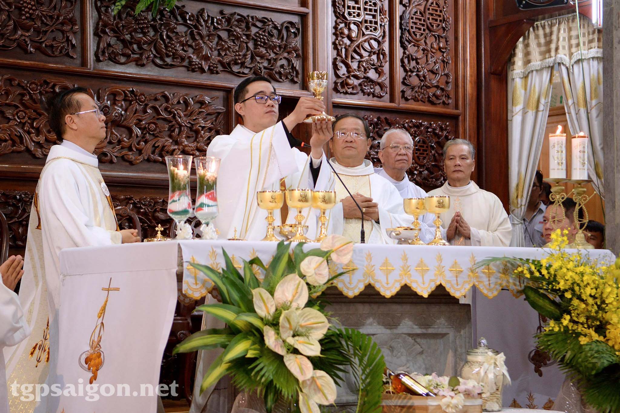 Giáo xứ Vĩnh Hòa: Thánh lễ tạ ơn mừng tân linh mục Giuse Nguyễn Mạnh Tùng 27-6-2022