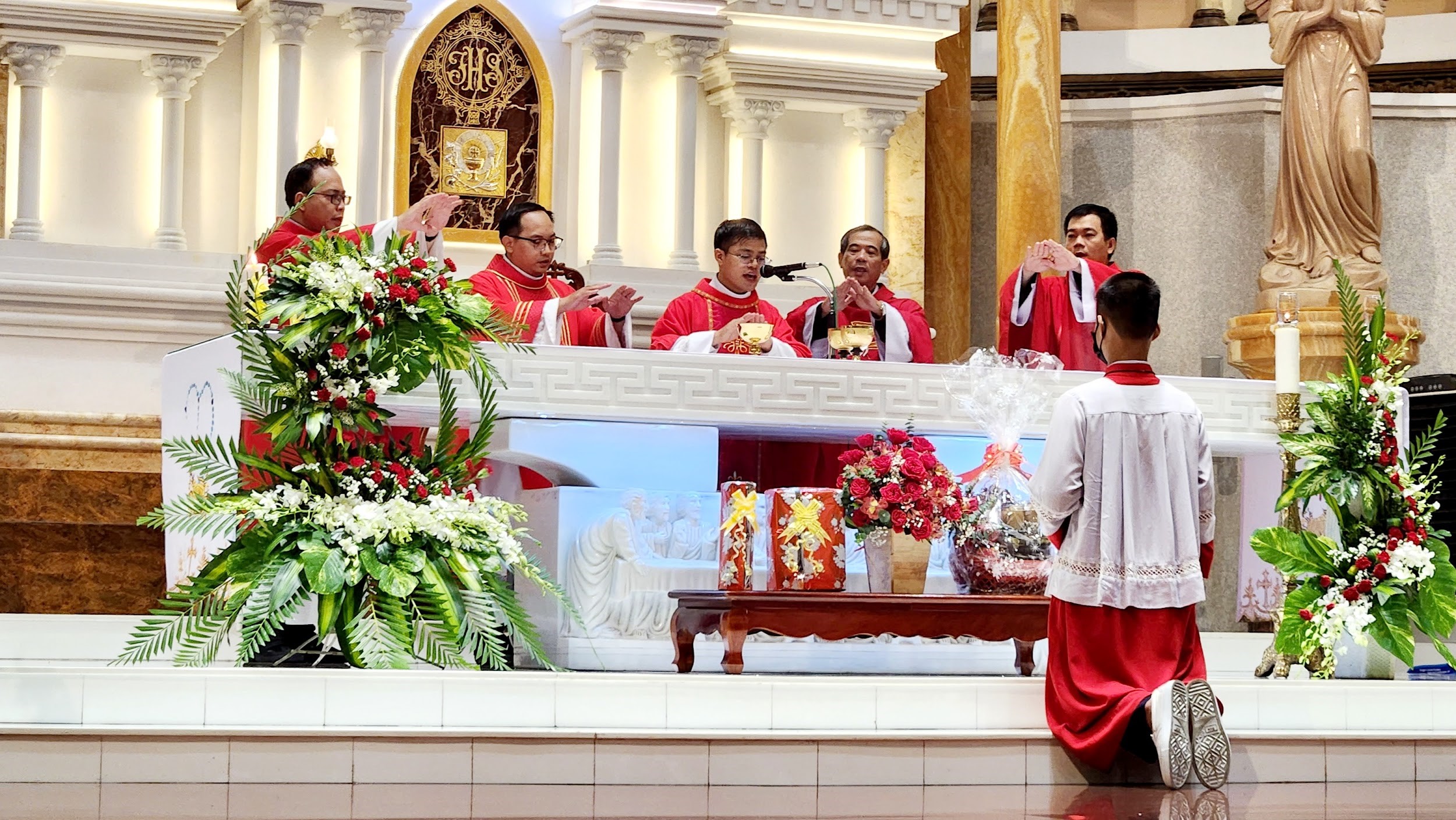 Giáo xứ Đông Quang: tạ ơn 20 năm linh mục của cha chánh xứ và tân linh mục Giuse Nguyễn Trung Hiếu