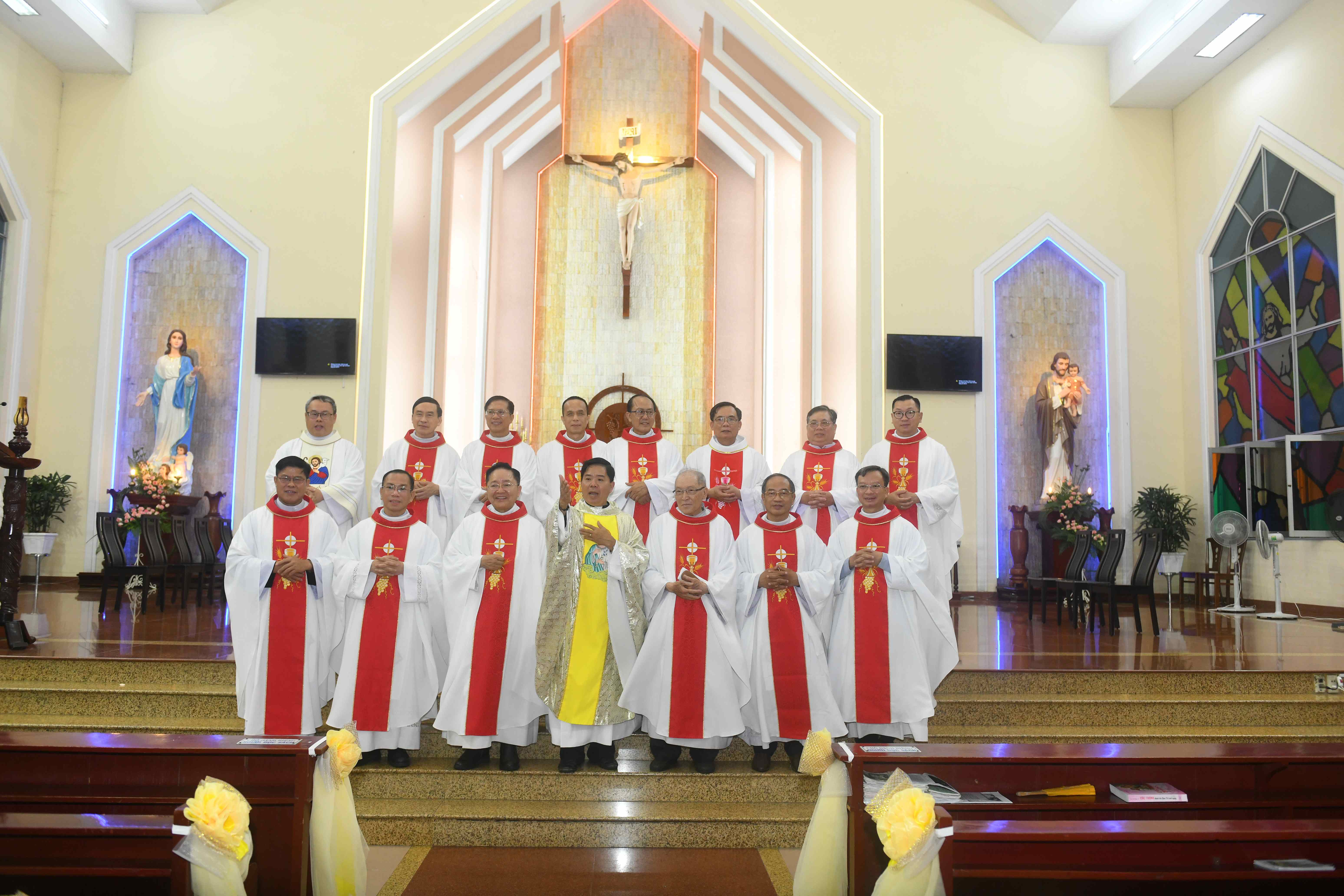 Giáo xứ Tân Chí Linh: Thánh lễ Tạ ơn, mừng 25 năm hồng ân linh mục của cha Giuse Phạm Hoàng Lương