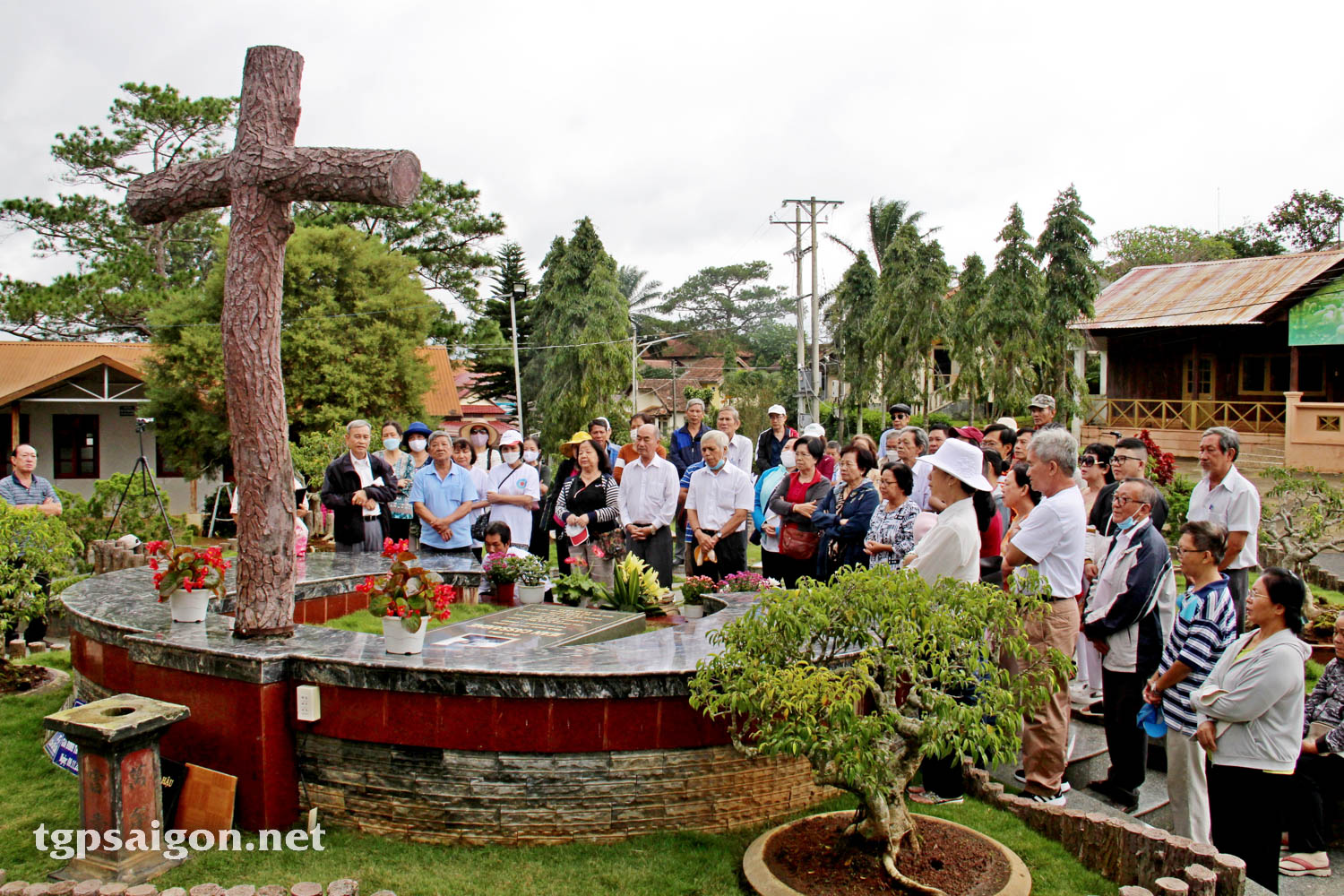 GĐPTTT Xứ đoàn Bùi Phát: Hành hương viếng mộ Đức cha Jean Cassaigne và bác ái tại giáo xứ Kala-Di Linh-Lâm Đồng