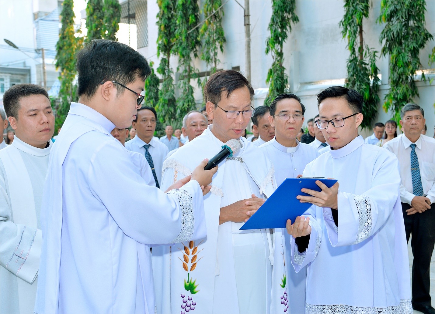 Giáo xứ Lam Sơn: Thánh lễ làm phép phần mặt tiền nhà thờ 29-11-2025