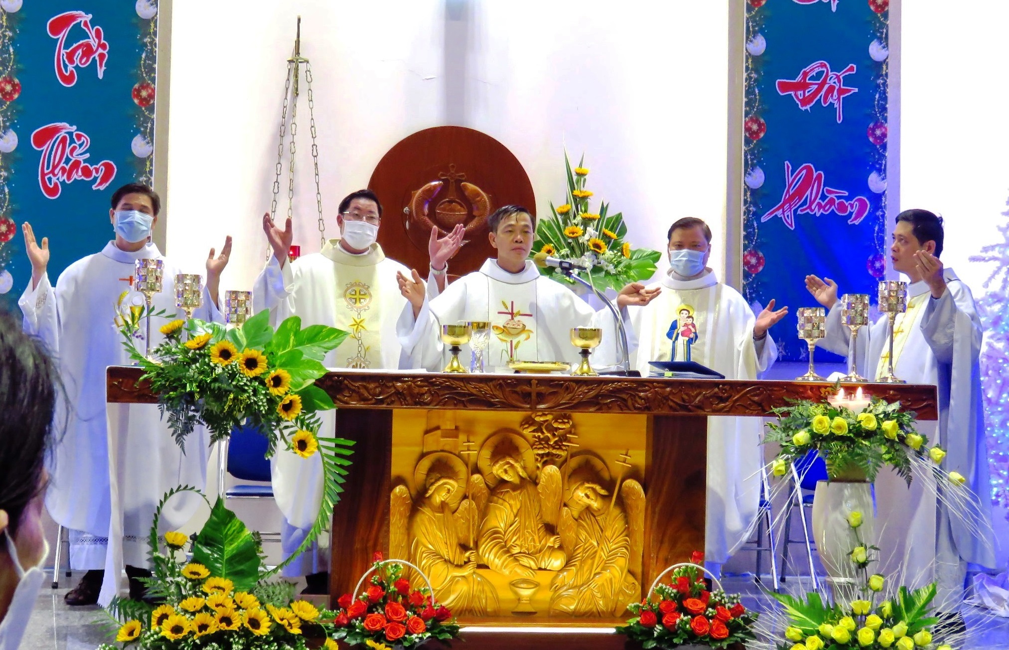 Giáo xứ Hiển Linh: Thánh lễ mừng bổn mạng ngày 2-1-2022