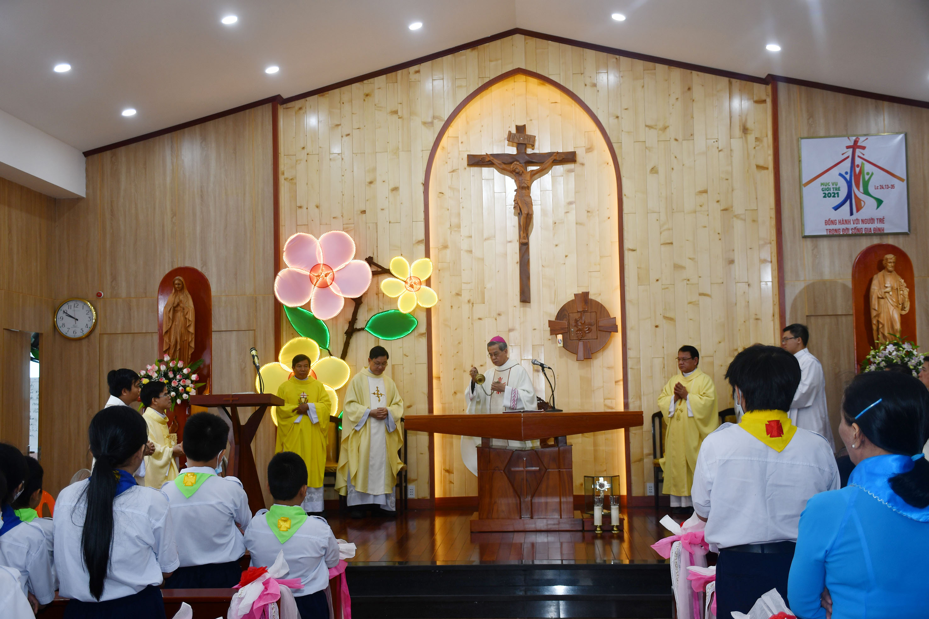 Giáo xứ Mông Triệu: Thánh lễ Tạ ơn làm phép Nhà thờ và Bàn thờ giáo xứ ngày 30-1-2021