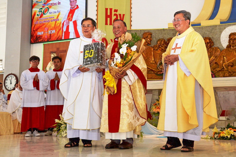 Giáo xứ Tân Hương: 50 năm hồng ân linh mục Phanxico Assisi Lê Quang Đăng