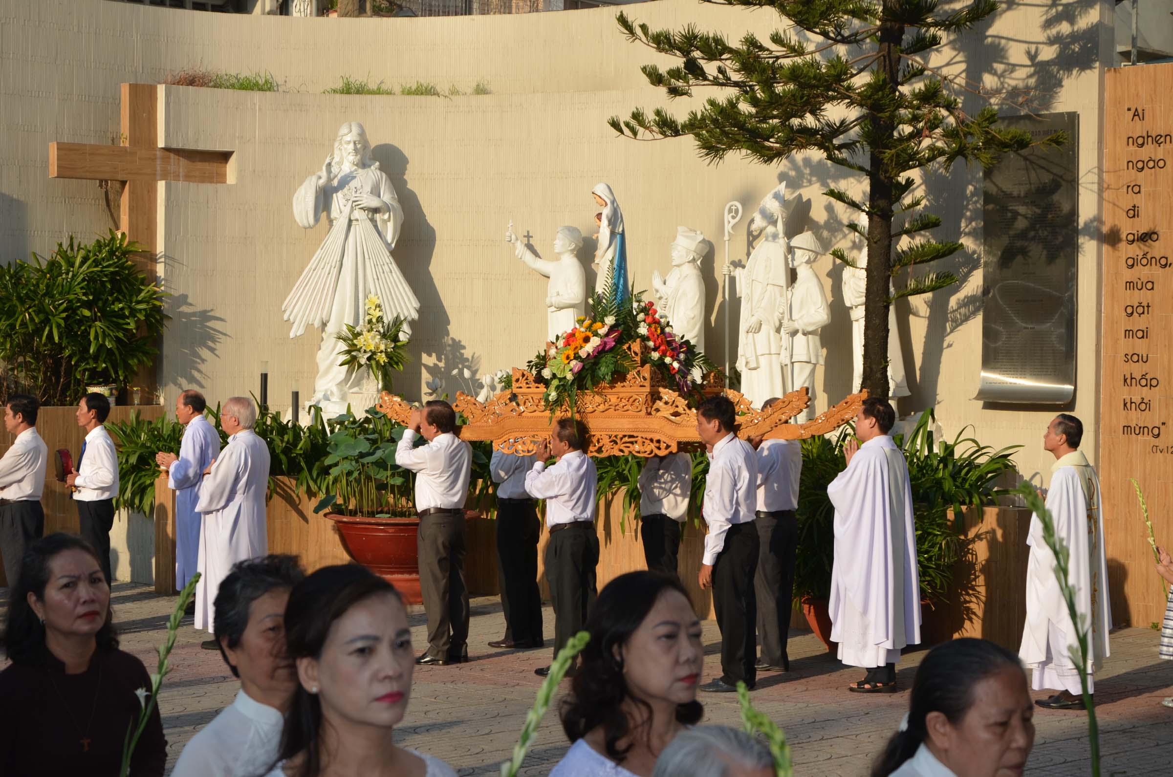 Giáo xứ Tân Việt: Khai mạc tháng hoa 1-5-2021