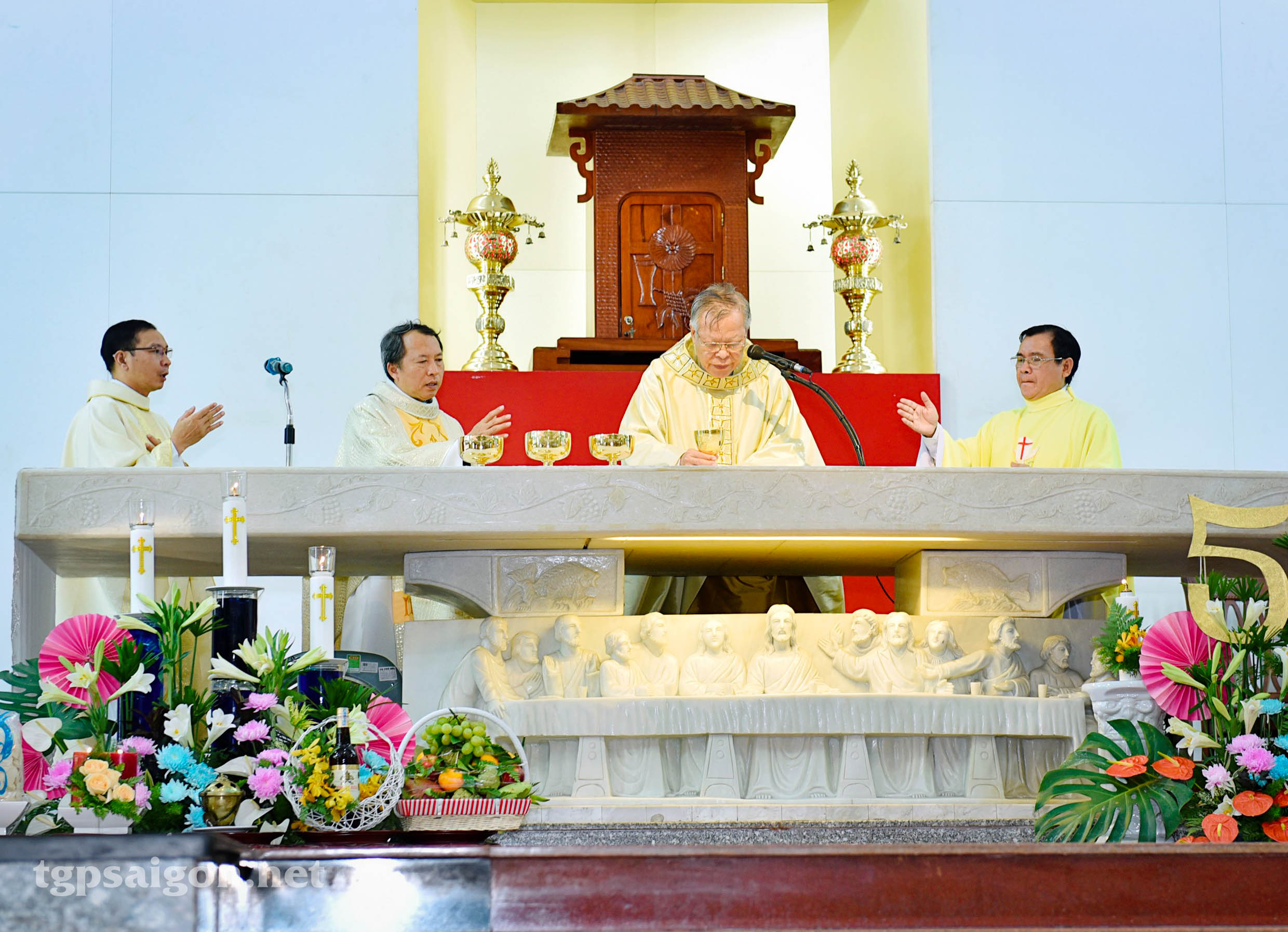 Giáo xứ Tân Phú Hòa: Cha cố Giuse Trịnh Văn Thậm dâng thánh lễ tạ ơn mừng Kim khánh Linh mục