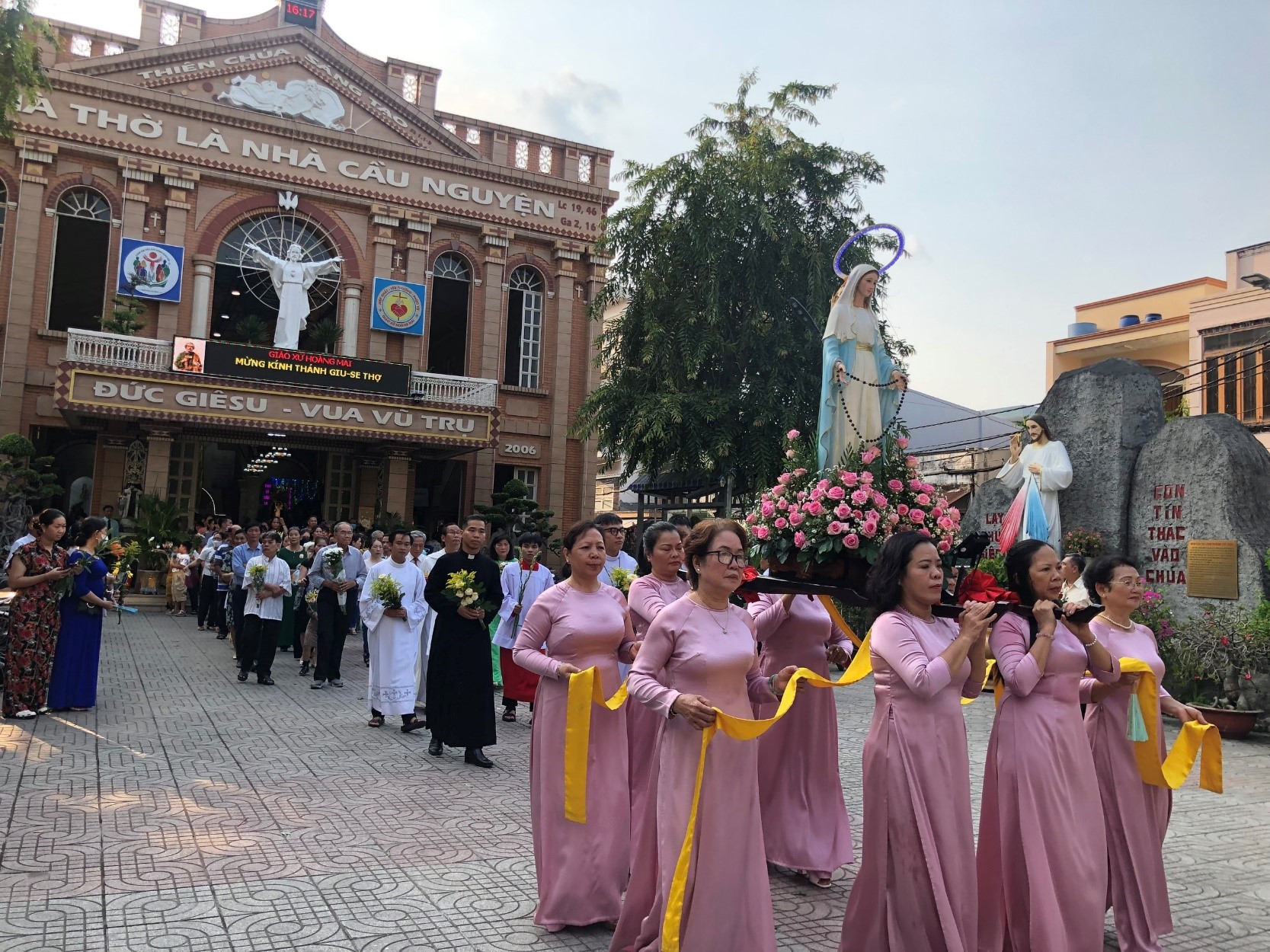 Giáo xứ Hoàng Mai: Khai mạc tháng Hoa - Lễ Kính Thánh Giuse Thợ