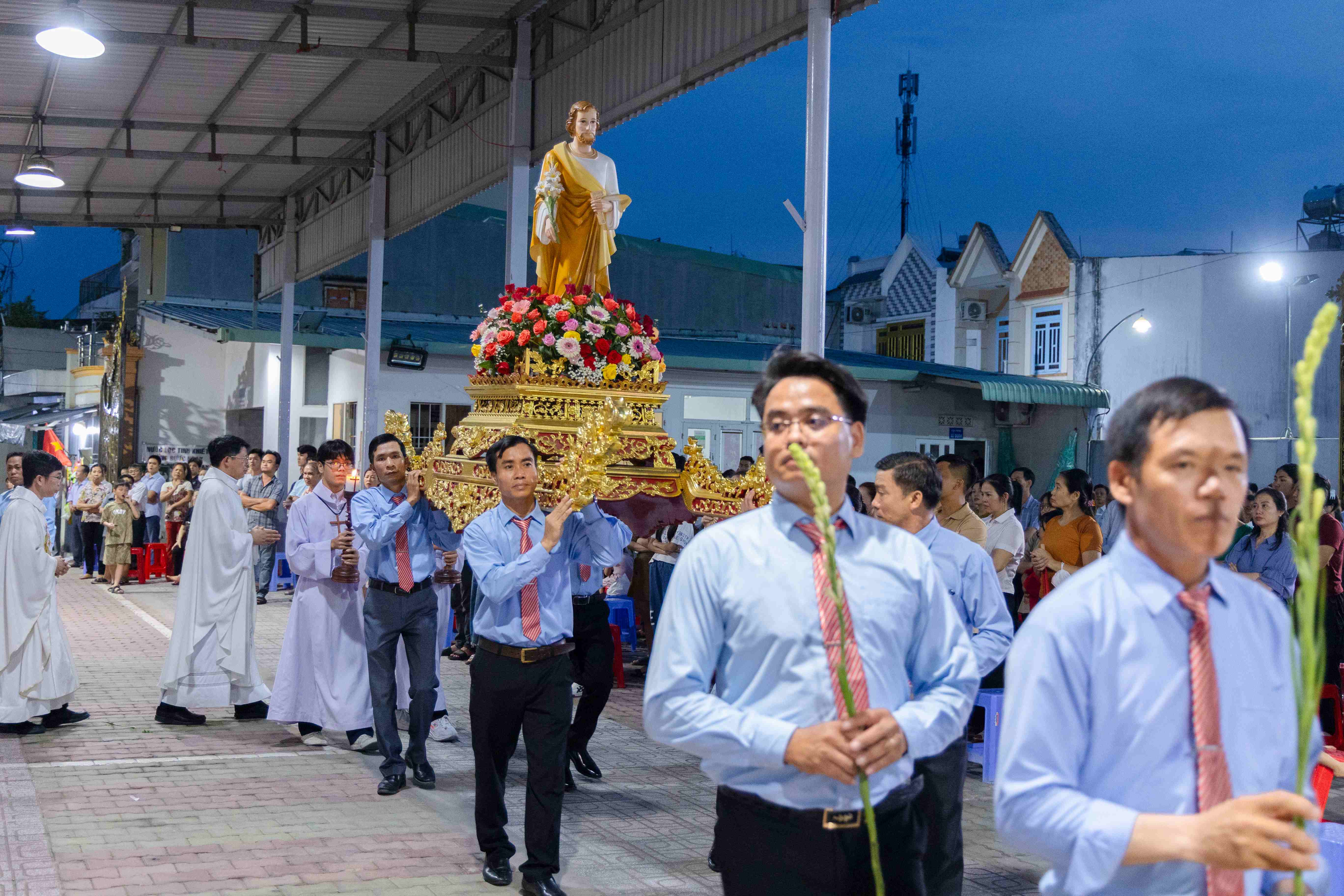 Giáo xứ Thánh Phanxicô Xaviê: Mừng lễ Thánh Giuse Thợ - Bổn mạng Ban Trật Tự và Khai mạc Tháng Hoa