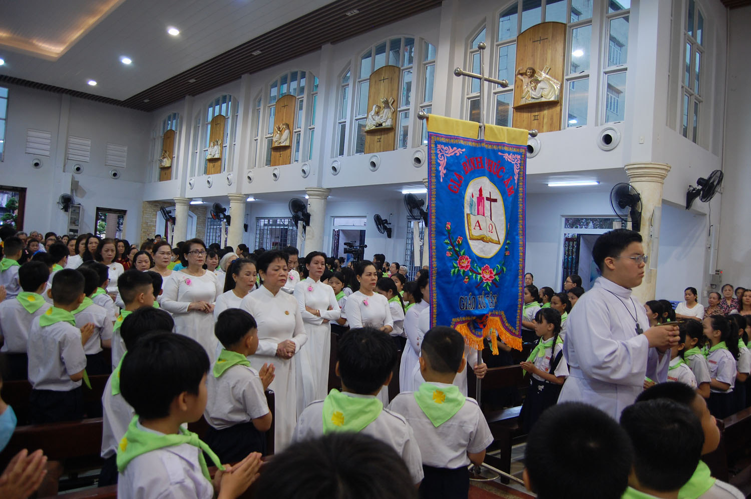 Giáo xứ Tân Việt: Bổn mạng Gia Đình Phúc Âm