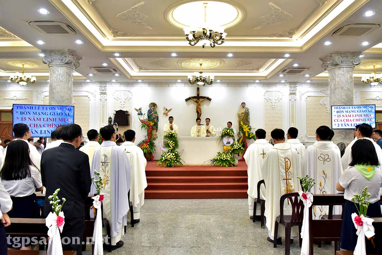 Giáo xứ Bình Thuận: Lễ Đức Mẹ Hằng Cứu Giúp - Bổn mạng Giáo xứ và tạ ơn hồng ân thánh hiến