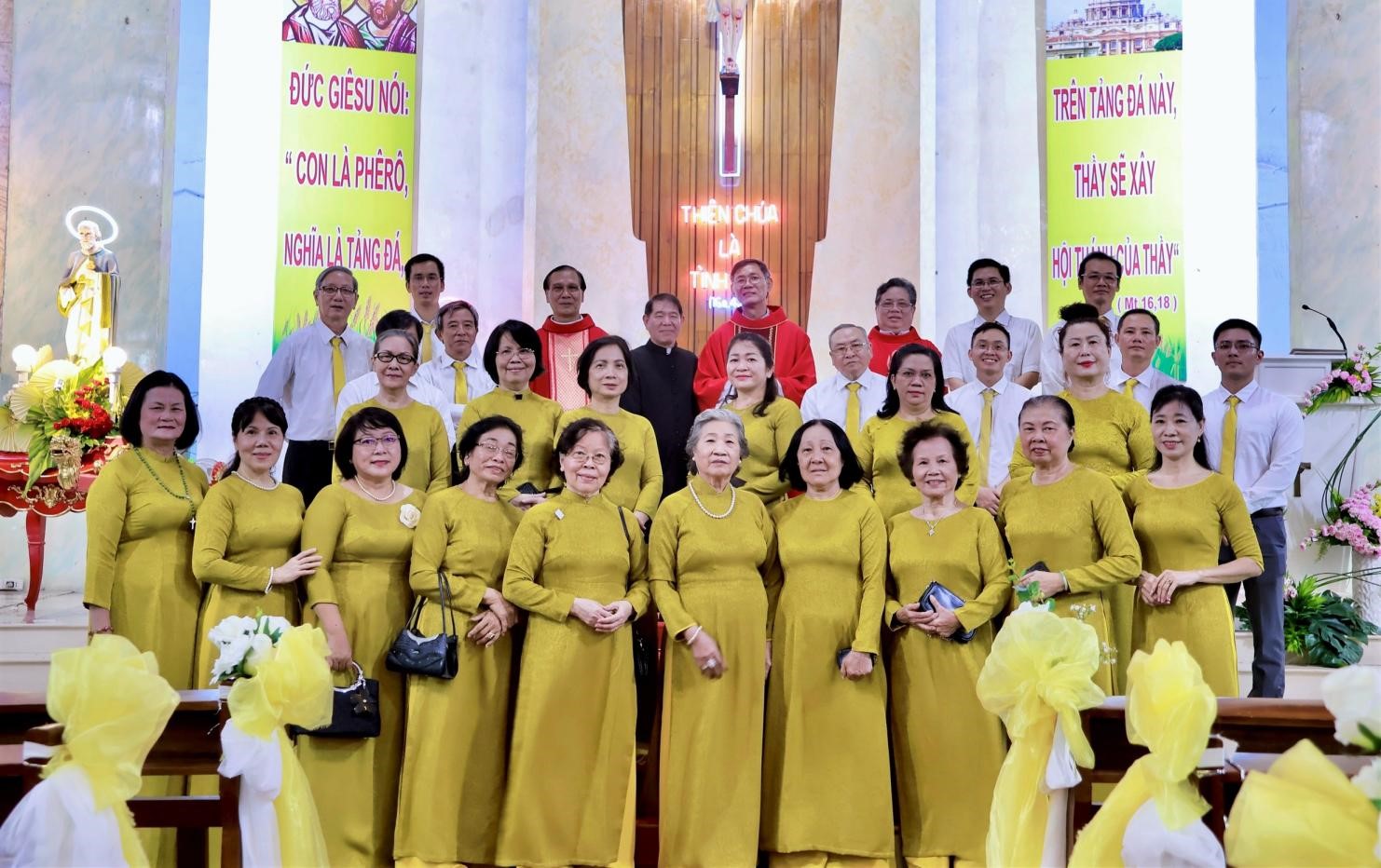 Giáo xứ Tân Trang: Mừng kính Thánh Phêrô - Bổn mạng Giáo khu II