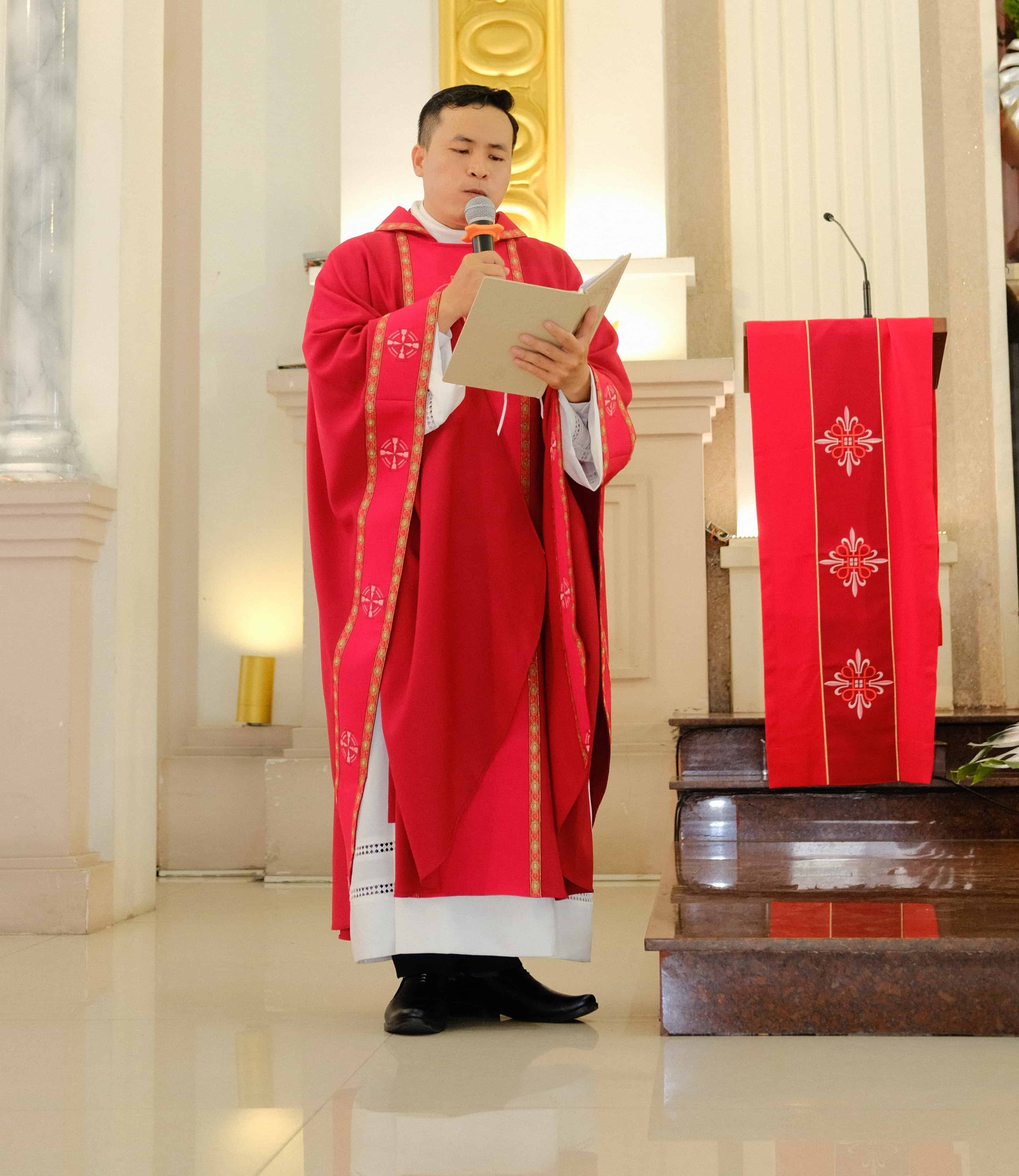 Giáo xứ Chợ Cầu: Thánh lễ Tạ ơn và mở tay của Tân linh mục Martinô Vũ Tâm Thiện Tín