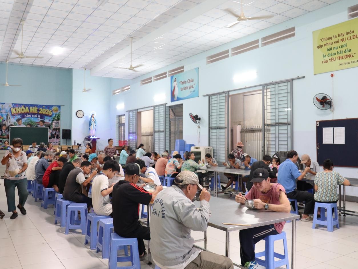 Dòng Mẹ Chúa Cứu Chuộc: Bữa Sáng 0 Đồng - Nơi tình yêu Chúa chạm đến mọi người