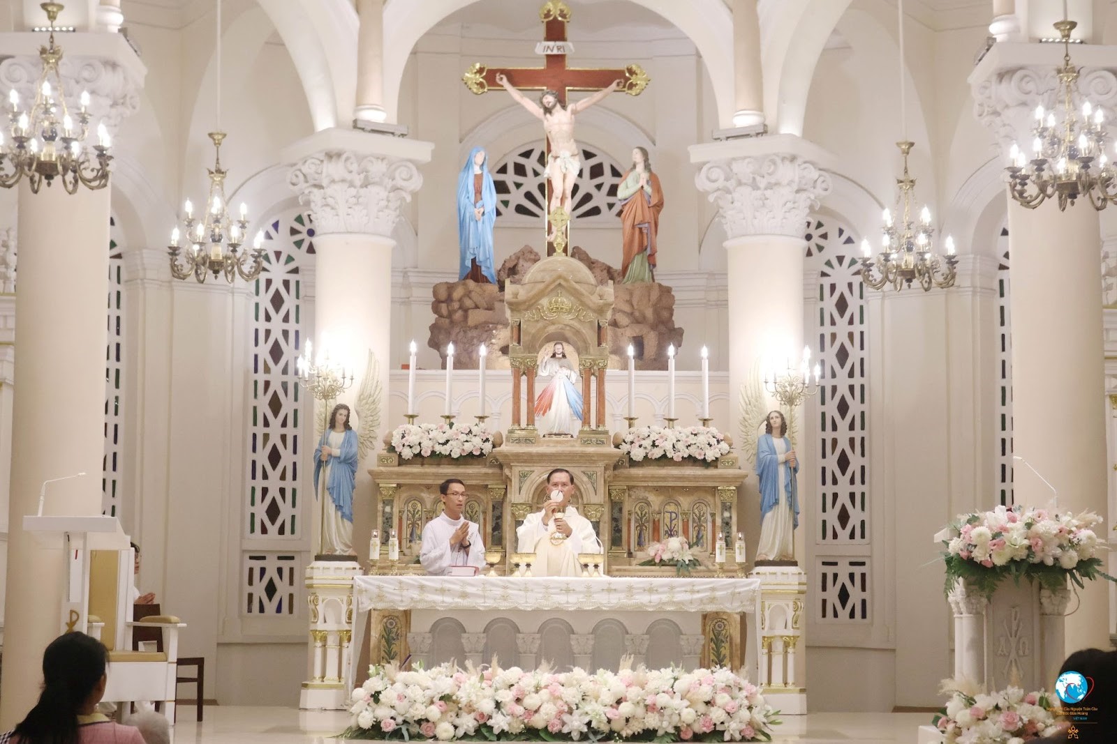 Ngày Thánh Thể Tháng 8: Thánh Tâm Chúa Giêsu: nhịp đập chung của gia đình nhân loại
